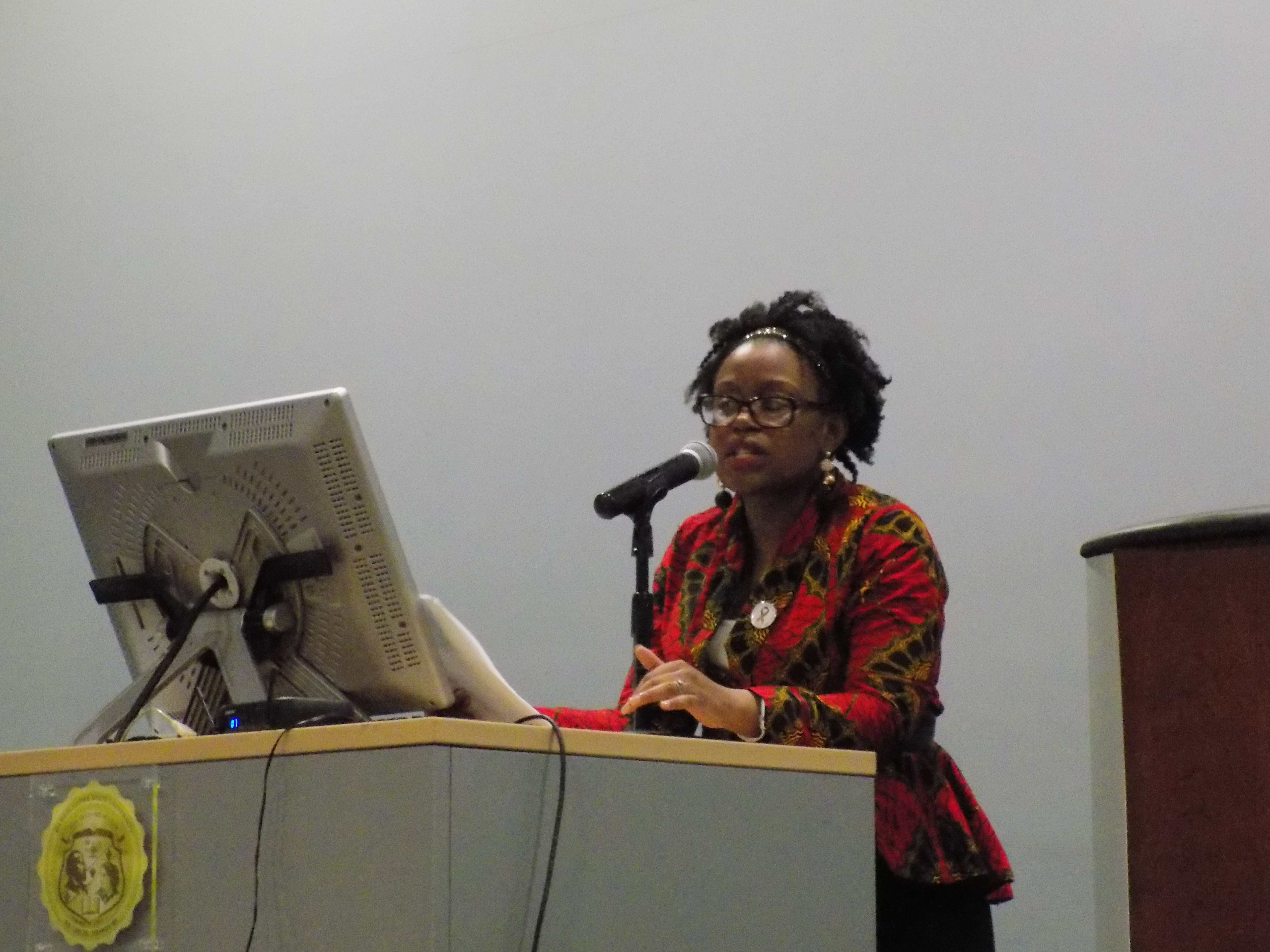 Dr. Mati Hlatshwayo of Washington University welcomes guests.