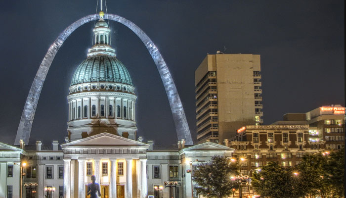 Arch and courthouse