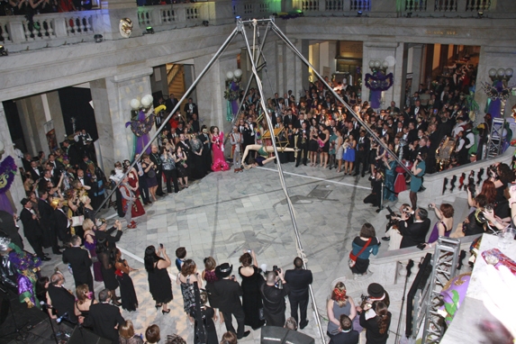 Circus Flora performer